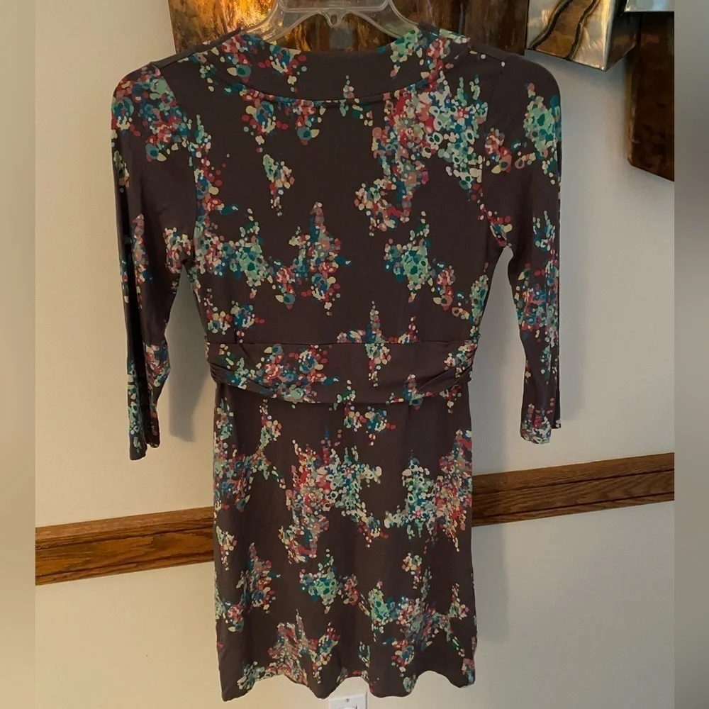 BODEN Jersey V Neck Dress in Cocoa with Bright Floral Design US 8or UK 12 - Picture 2 of 4